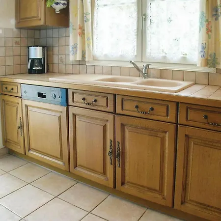 Дом отдыха Three-bedroom In Sur