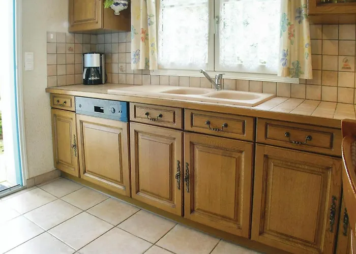 Дом отдыха Three-bedroom In Sur