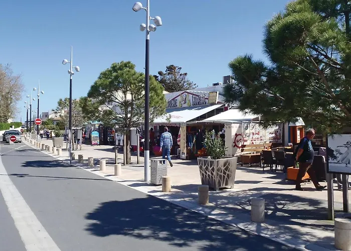Casa de Férias Three-bedroom In Sur La Tranche-sur-Mer